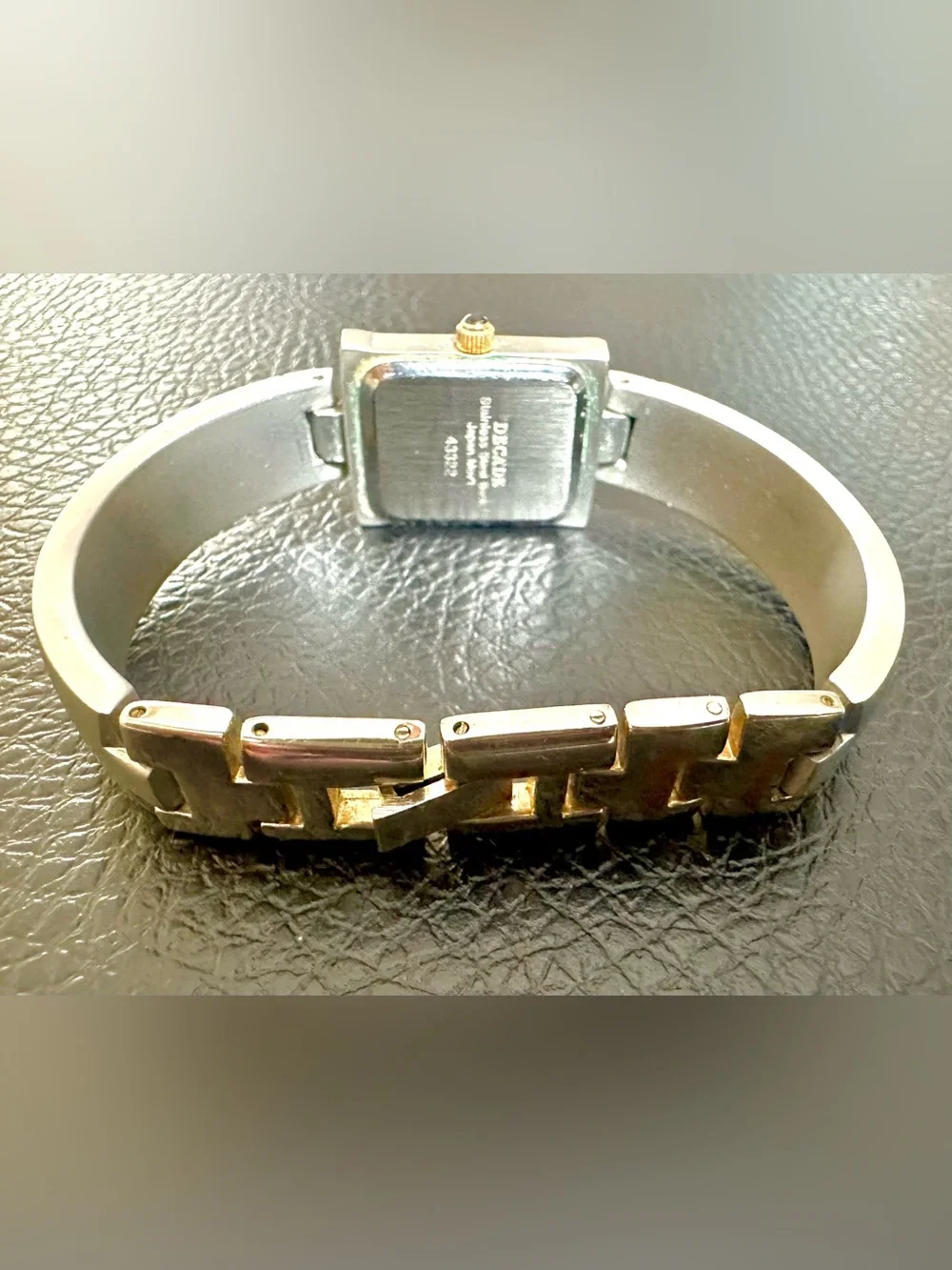 vintage Decade Women's Quartz Bangle Watch